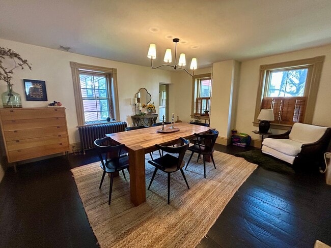 Dining room - 764 Main St