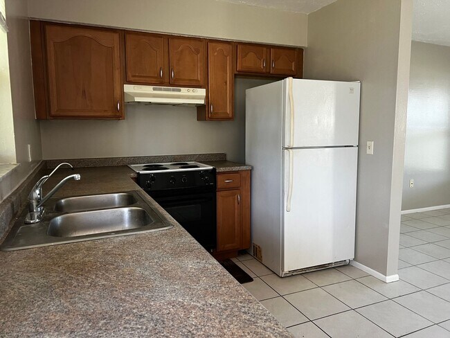 Foto del edificio - 558 Briarwood Rd