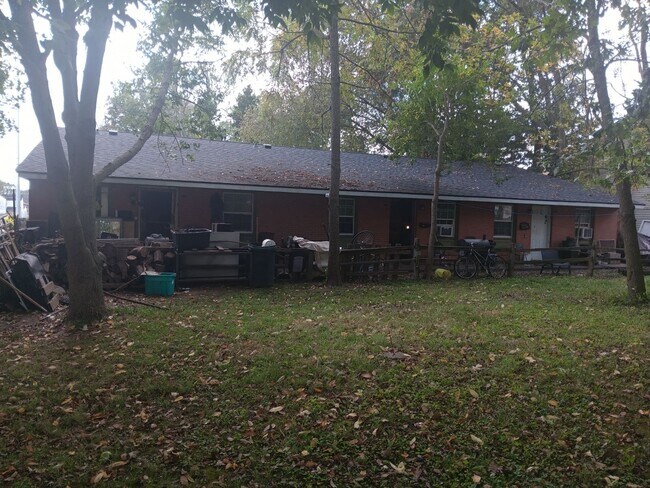 Foto del edificio - 323 E 8th St