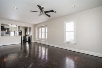 Building Photo - 312 W 20th St