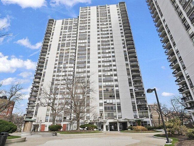 Building Photo - 1460 N Sandburg Terrace