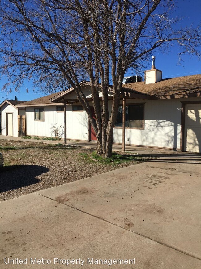 Building Photo - 3 br, 2 bath House - 380 W. Arrowhead Drive