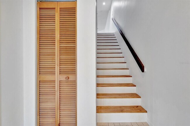 Building Photo - 745 Pinellas Bayway S