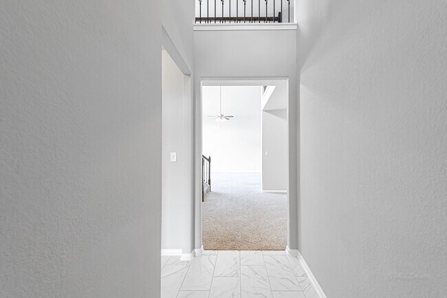 Foto del edificio - 5462 Grand View Dr