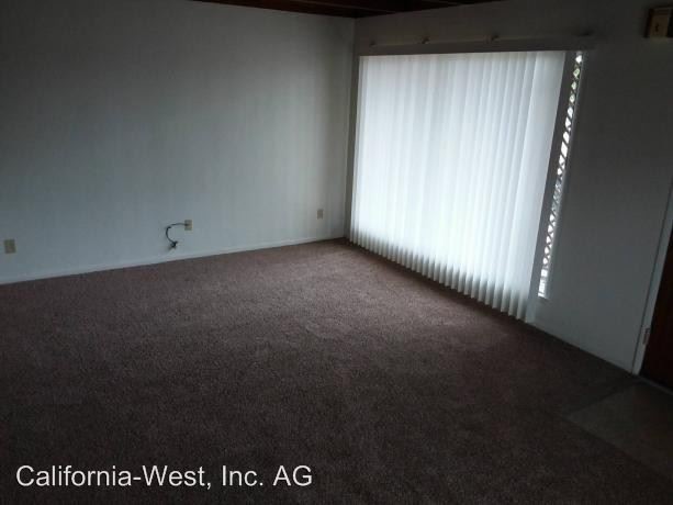 Building Photo - 242 N 5th St