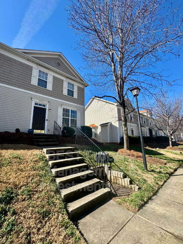Foto del edificio - 8130 Kings Creek Dr