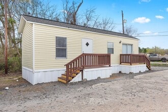 Building Photo - 5015 39th St E