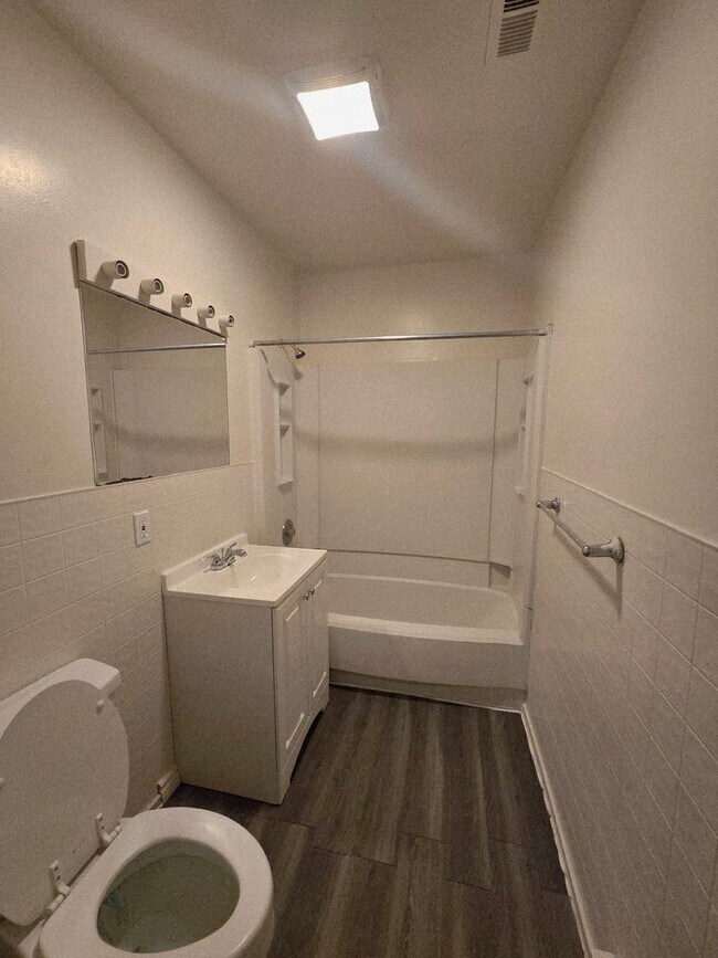 Foto del edificio - 223-225-225 N Fountain St