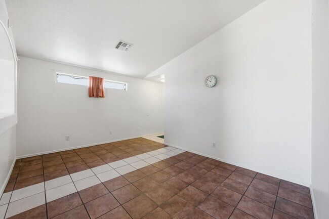 Foto del edificio - 12418 W Windrose Dr
