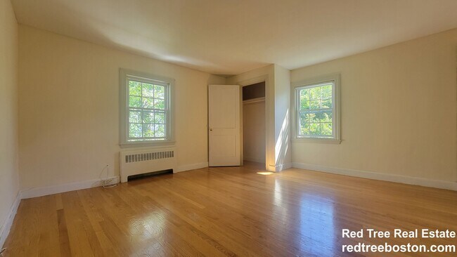 Building Photo - 123 Waban St