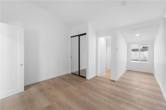 Building Photo - Beautifully remodeled 2-bedroom, 2-bath home, perfectly situated near CSUN