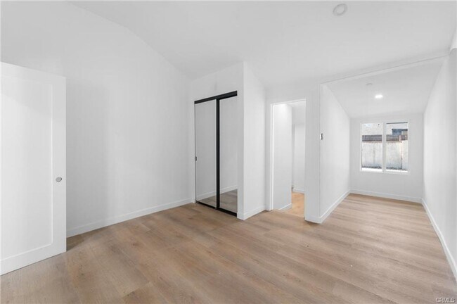 Foto del edificio - Beautifully remodeled 2-bedroom, 2-bath home, perfectly situated near CSUN