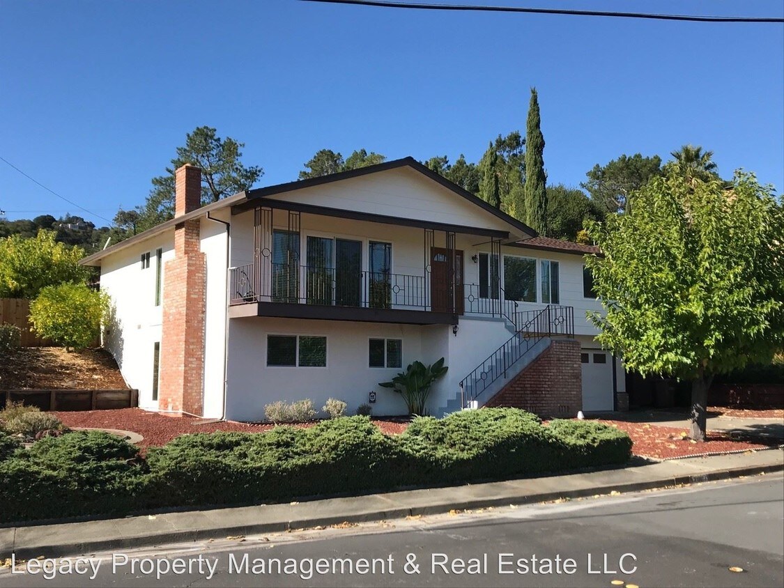 Primary Photo - 790 Tamarack Dr