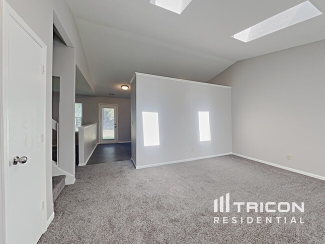 Building Photo - 2343 Rolling Oak Dr