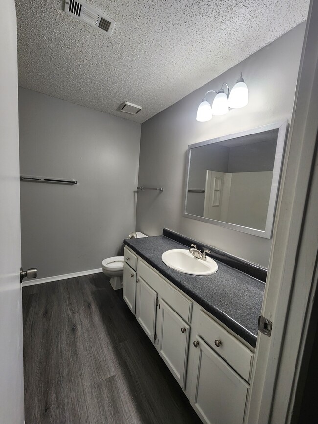 Building Photo - Westbury Park Apartments