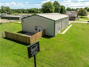 Building Photo - 1324 Sandstone Dr