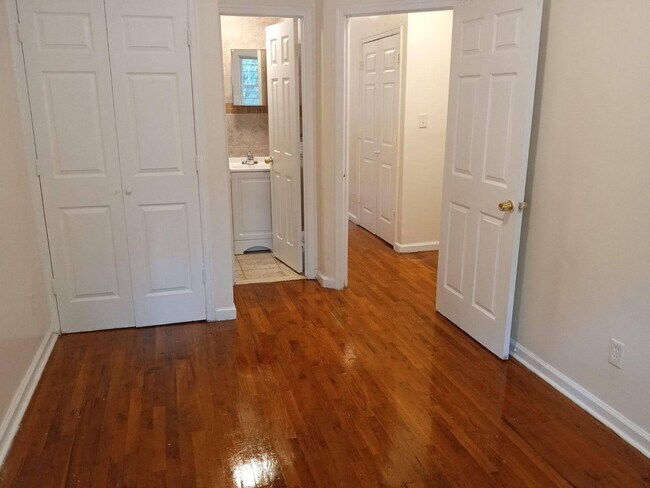 Foto del edificio - 864 E 169th St