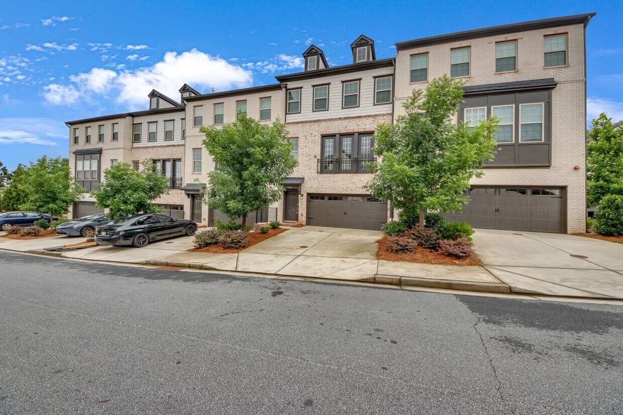 Foto principal - Chic Atlanta Area Townhome