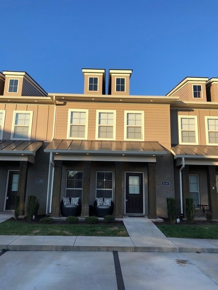 Building Photo - 3107 Blue Sky Dr