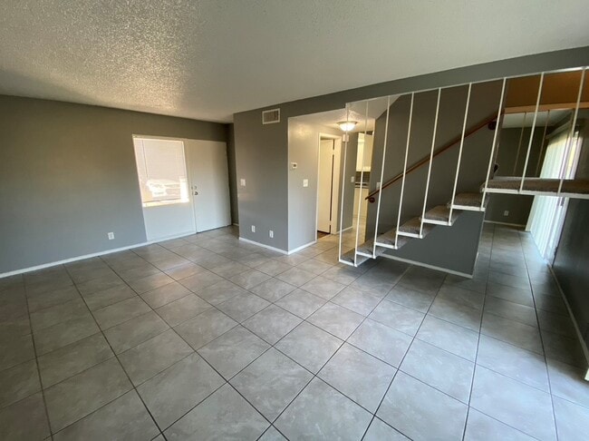 Building Photo - 14235 Canterbury Dr