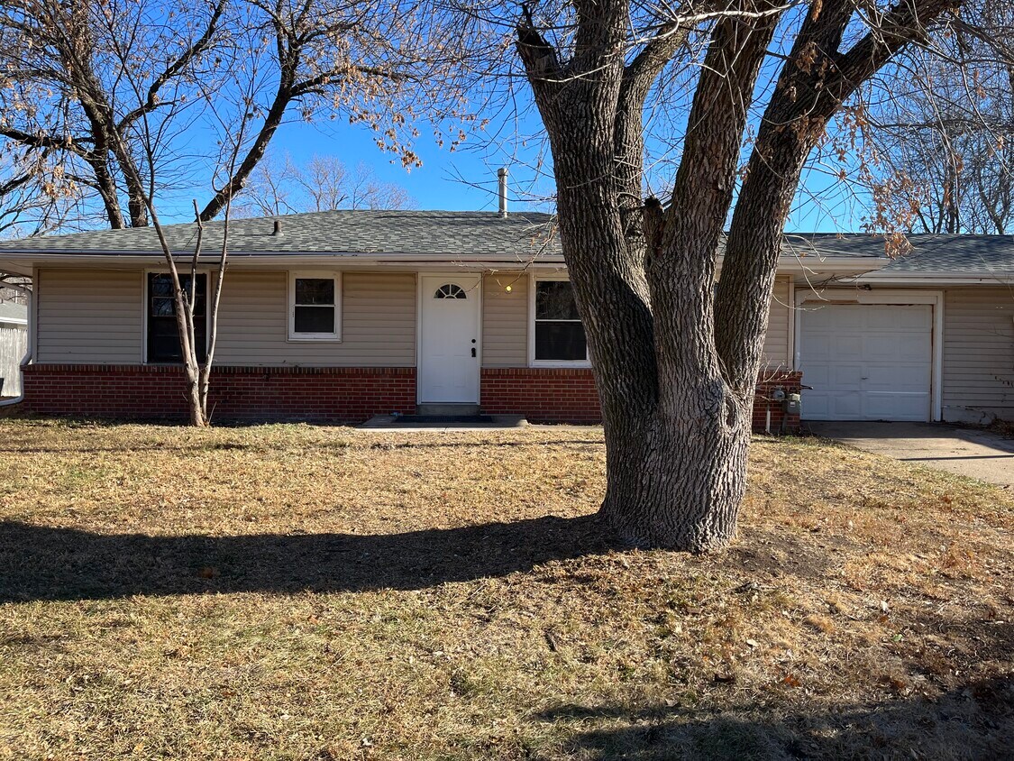 Primary Photo - 5206 W Craw St