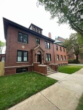 Building Photo - 4927 N Claremont Ave
