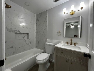 Tub Bathroom - 4709 Marengo Ln