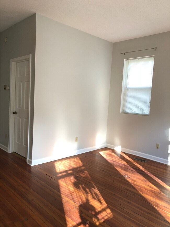51 Mt Clare Ave Unit B, Asheville, NC 28801 Room for Rent in