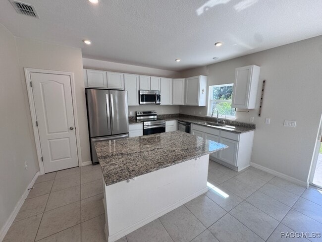 Foto del edificio - 11400 Chickadee Rd