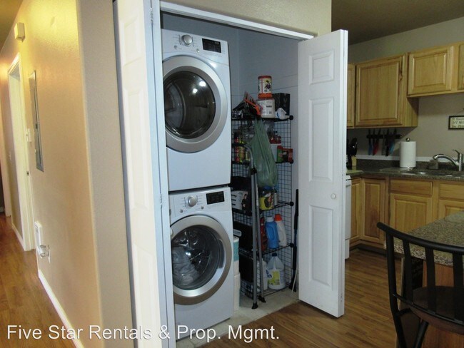 Foto del edificio - 17 Diane Rd