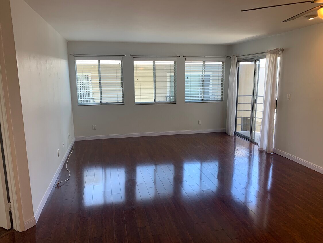 Foto principal - 1739 E Broadway