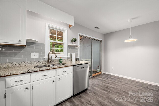 Foto del edificio - 1422 Delane Ave