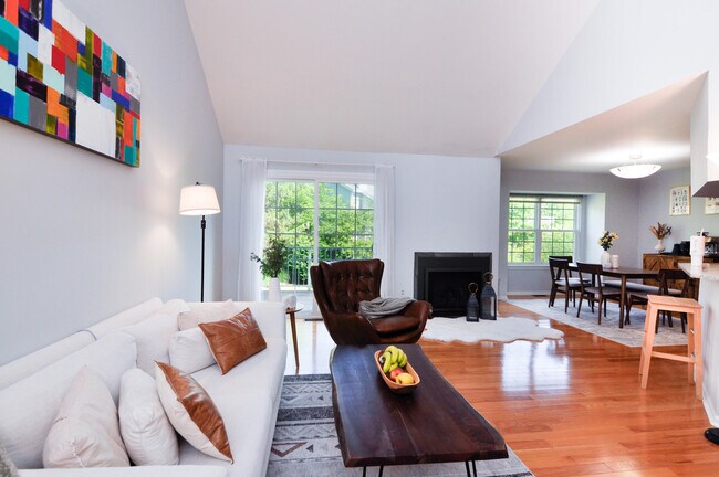 Foto del edificio - 4471 Hillside Ct