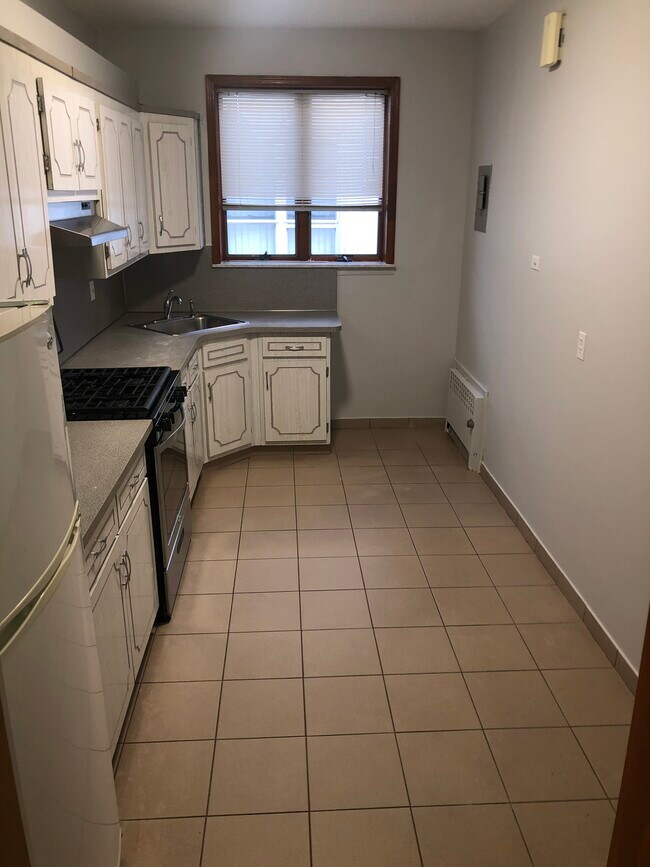 Building Photo - 2264 85th St