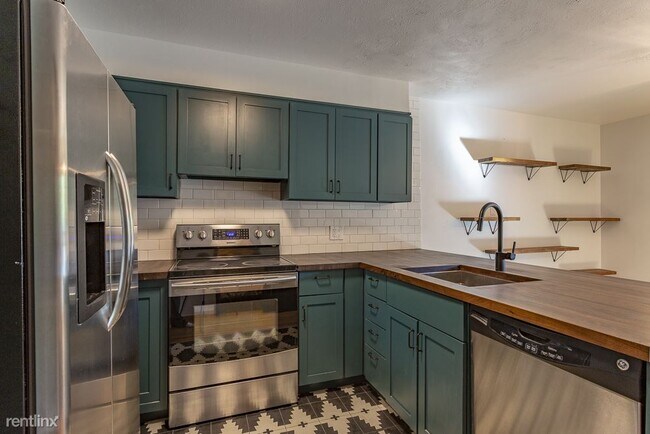 Building Photo - 1 br, 1.5 bath Townhome - 899 Pearl Street 24