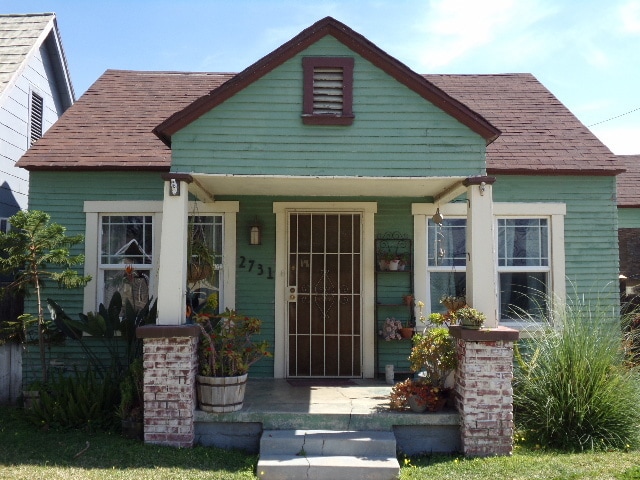 Upgraded Bungalow with Garage - Upgraded Bungalow with Garage House