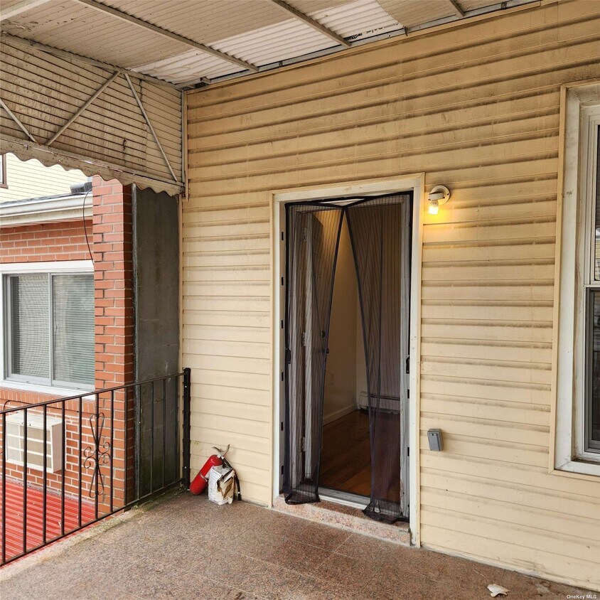 8027 87th Rd Unit 2nd FL, Queens, NY 11421 Room for Rent in Queens