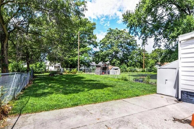 Foto del edificio - 1739 N Gulick Ave