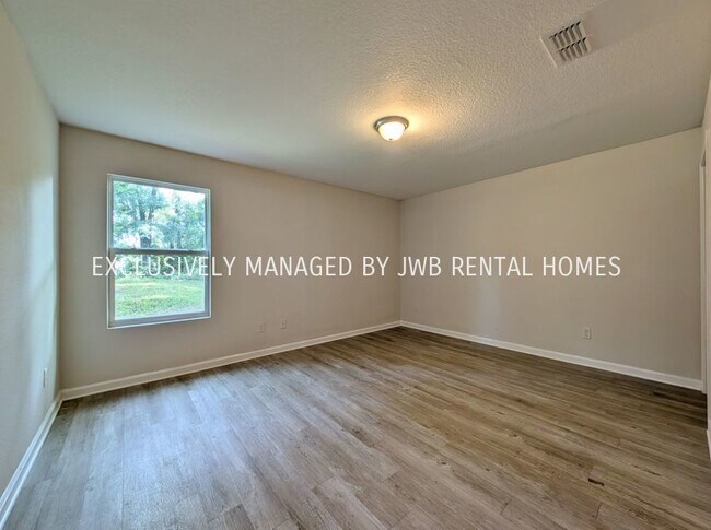 Building Photo - 2045 3rd St