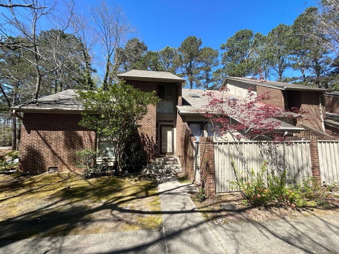 Foto principal - 1 Gardenwood Ct