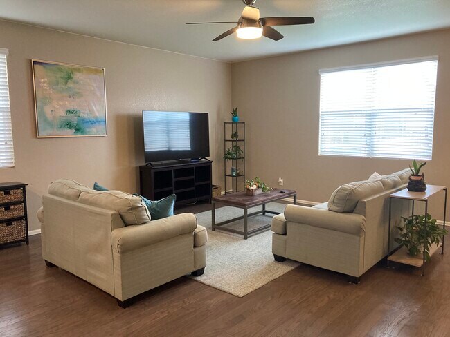 Building Photo - 921 Birchdale Ct
