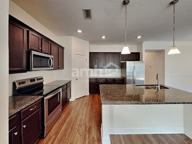 Foto del edificio - 511 Pine Terrace Dr