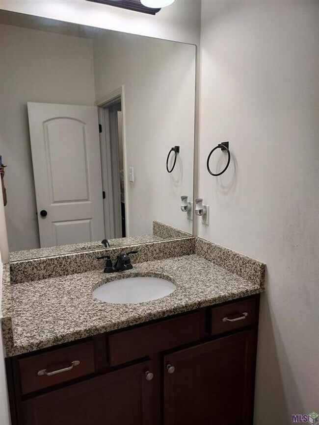 Building Photo - 18328 Crows Nest Dr