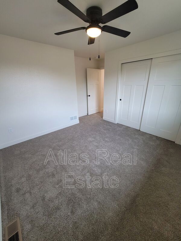 Building Photo - 829 S Laurue Dr
