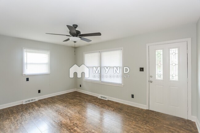 Foto del edificio - 4821 Woodway Pl