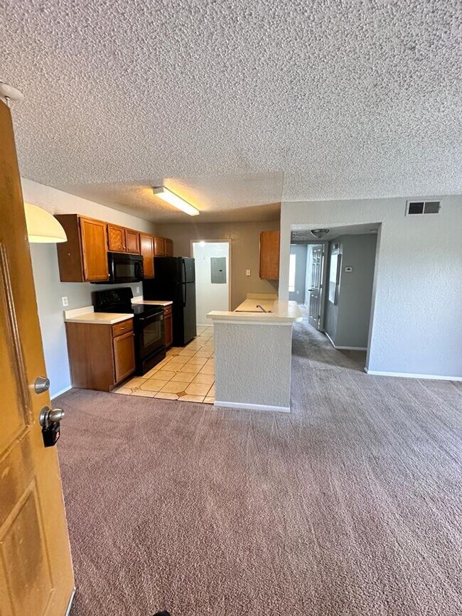 Building Photo - **For Sale** Images Circle Unit 207