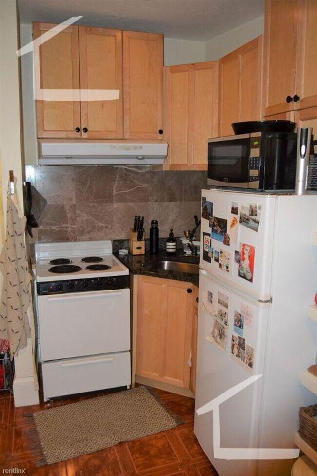 Foto del edificio - Garden Level 1bed in Coolidge Corner for $2200 a month