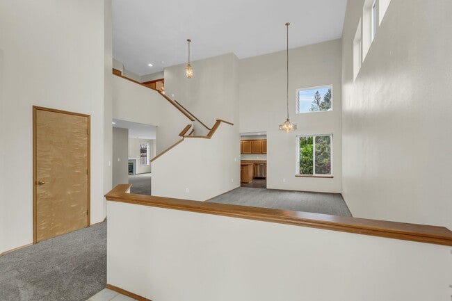 Building Photo - Spacious 4 Bedroom Auburn Home