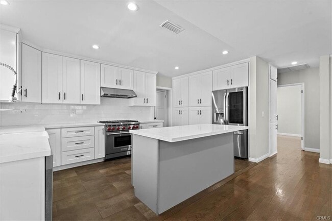 Building Photo - 5509 W 122nd St