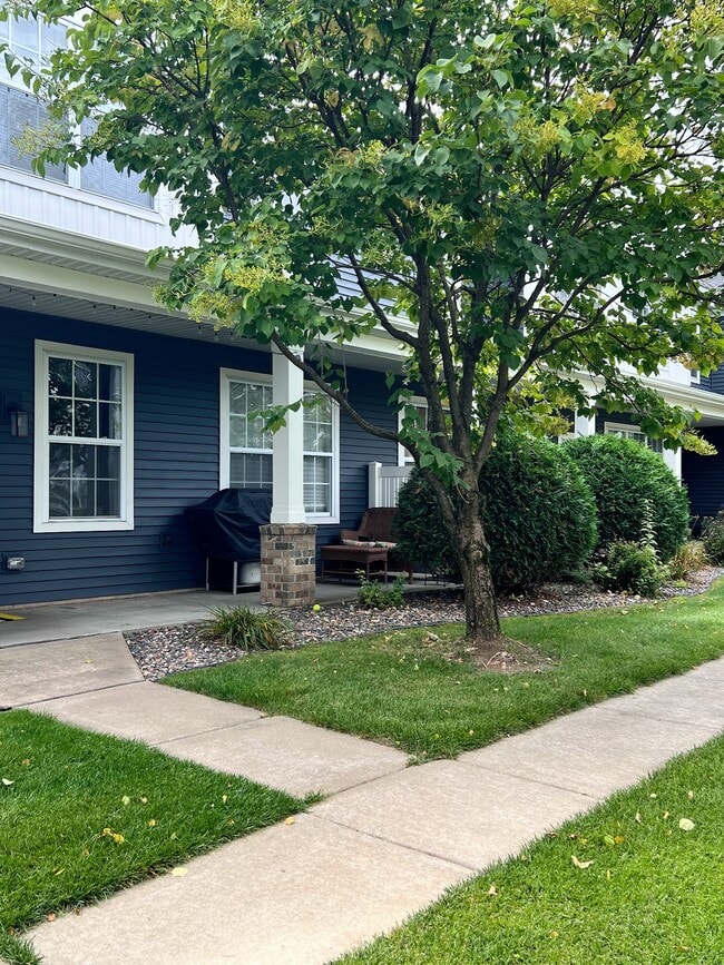 Building Photo - 6841 Narcissus Ln N